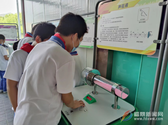 中国流动科技馆巡展活动走进bet365